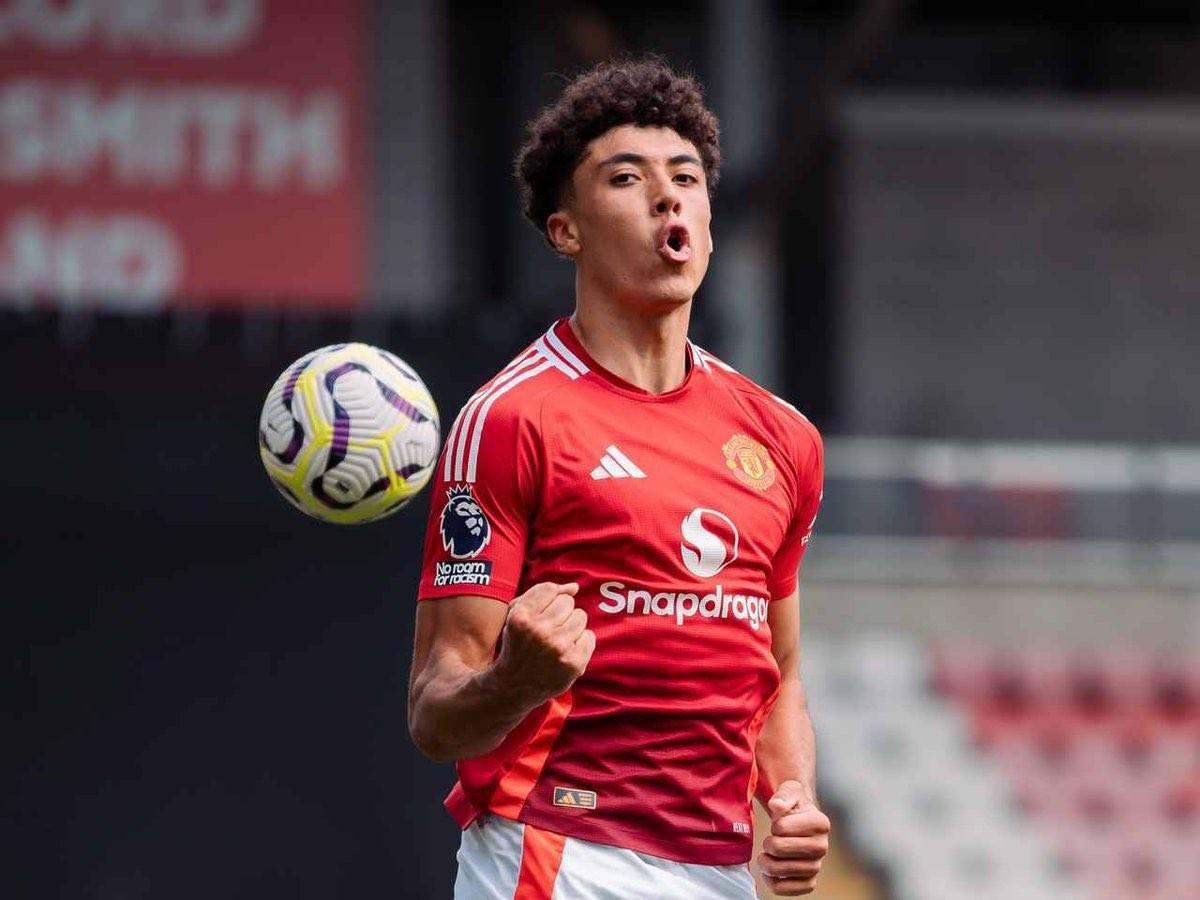 开云电子-跟队：曼联19岁前锋惠特利将外租英甲布拉德福德城