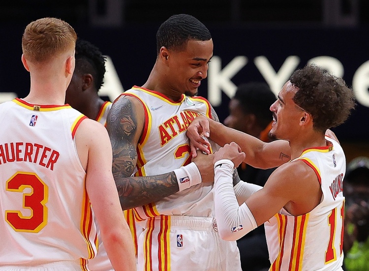 开云登录入口地址-小里：科林斯在快船下份合同也就几百万 但之前被吹杨喂到2500万