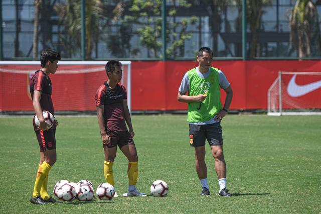 开云电子-邵佳一：中超降薪势在必行 武磊替补非能力问题